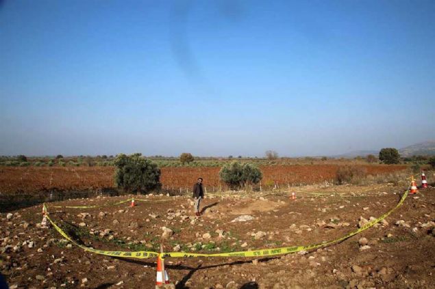 8 MLYON DOLARI BEENMEDLER  <br><br>  Ayrca ismi belirtilmeyen bir ihbarcnn ifadesi de ortaya kt. sminin gizli kalmasn isteyen ihbarc jandarmaya verdii ifadesinde bulunan mozaii stanbul'da yabanc bir i adamnn 8 milyon dolara satn almak istediini ancak tarla sahibi .. ile kardei H...'nn nerilen rakam yeterli bulmayp teklifi kabul etmediini syledii renildi. 