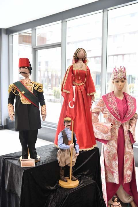 'K�zlar�m�z taraf�ndan tercih edilmeye ba�land�'  <br><br>  �izilen desenlerden kursiyerlerin kendilerine yeni bindall�lar olu�turdu�unu aktaran Uysal, �unlar� kaydetti:   