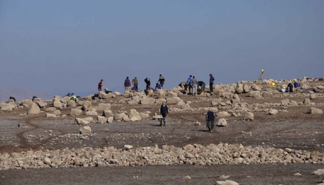 GAZANTEP'in slahiye ilesindeki Tahtakpr Baraj'nda su seviyesinin dmesiyle ortaya kan Hamamla Hy'nde arkeolojialmas balatld.   