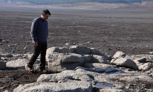 Gaziantep niversitesi ve Gaziantep Mzesi adna bu almalar Kltr ve Turizm Bakanl izniyle gerekletiriyoruz. Ama buralar yaklak bir ay ierisinde, bu sefer belki de sonsuza kadar sular altnda kalacak.'   