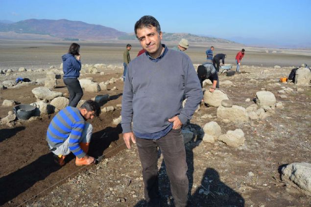 zellikle blge tarihi asndan nemli olabilecek, en erken yerleim evresini temsil eden 'Akeramik Neolitik a'dan Ortaa'a' kadar bir yerleim srekliliini gsteren kalntlar mevcut.  