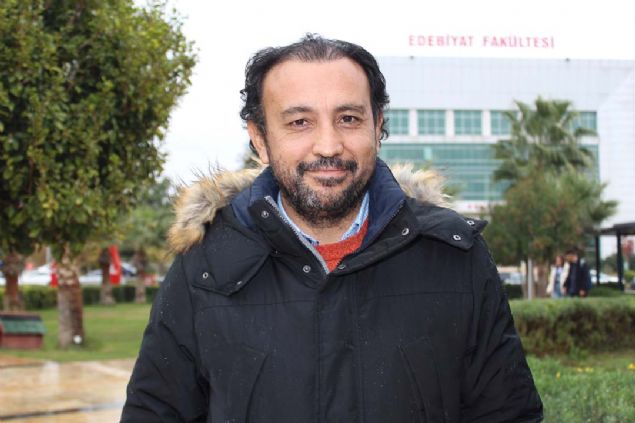 Akdeniz �niversitesi Edebiyat Fak�ltesi Eski �a� Dilleri ve K�lt�rleri B�l�m� ��retim �yesi Prof. Dr. Fatih Onur ba�kanl���nda, antik Lykia b�lgesinde y�zey ara�t�rmas� yapan ekip, Patara Yol An�t� �����nda yaz�tlara ula�t�.  <br><br>  Mu�la s�n�rlar�ndaki Sidyma Antik Kenti yak�nlar�nda, bug�n�n T�rk mezarl���nda bulunan 1500 y�ll�k yaz�t, tarihe ���k tuttu. B�lgede ilk kez bulunan, hastane ya da bak�mevine ait oldu�u d���n�len yaz�tta, eski Yunanca 'Bu yap�, yabanc�lar i�in bir liman, hastalar i�inse bir tedavi yeridir.�Merhamet o hasta d��en kimselere' yaz�yor.     