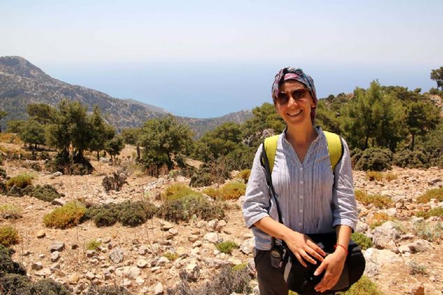 HASTANE YA DA BAKIMEV�NE A�T 1500 YILLIK YAZIT  <br><br>  Ara�t�rma g�revlisi Fatma Avcu ise Sidyma Antik Kenti yak�nlar�ndaki Derebo�az� Mezarl���'nda bulduklar� milta�lar�ndan ilkinin, Commodus D�nemi'nden olup, yollar�n onar�m�n�n Vali C. Pomponius Bassus Terentianus denetiminde ger�ekle�tirildi�i bilgisini i�erdi�ini anlatt�.  <br><br>  Avcu, 'Sidyma ve civar�ndaki �e�itli k�ylerde (Seki, Ge) Hristiyanl�k d�neminden bir hastaneye ait vezinli bir yaz�t bulduk' dedi.   