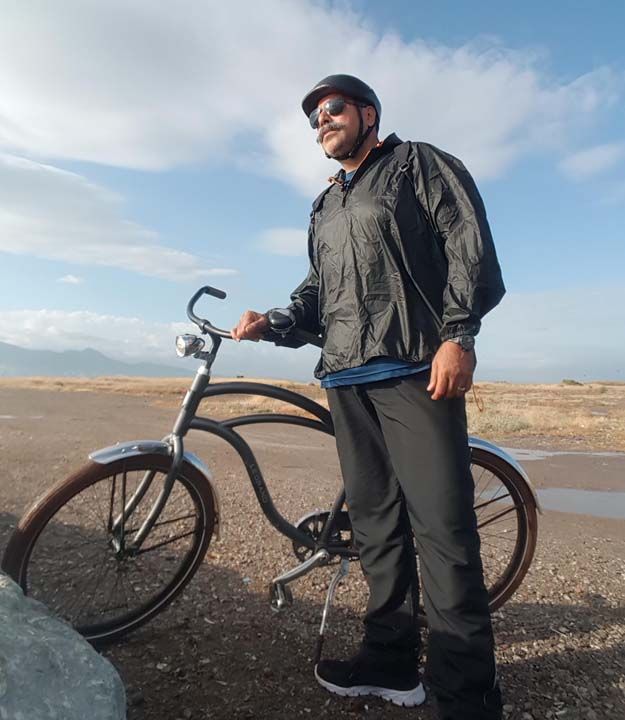 Her gn bisiklete binip, 40 kilometre yol kat etti. Bylelikle, 5 ayda 108 kiloya kadar indi. zmir'de yaayan ve tek kiilik p Tenekesi adl gsterisi iin her hafta sahne alan nal, bugne kadar kilo aldrmayan bir diyet deneyimi yaamadn syleyerek,   