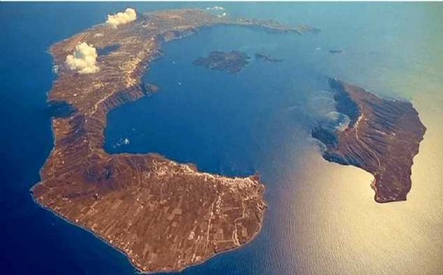 Minos patlamas Dnya tarihinin kaytlara geen en byk volkanik olaylarndan birisi Minoan Eruption, corafyamza ok yakn bir yerde Girit yaknlarnda gereklemitir.   <br><br>  Hesaplara gre patlamann iddeti 40 atom bombasnn ayn anda patlamas kadar byk! Milattan nce 1500 yl civarnda gerekletii hesaplanan patlama hakknda o dneme ait kaynak bulunmasa da Yunan mitlerine (zellikle Atlantis) ilham olduu ve in yllklarnda bahsi getii dile getiriliyor.   <br><br>  Devasa bir volkanik kl bulutu yaratan patlama, kresel hava dalgalarn deitirmi!            