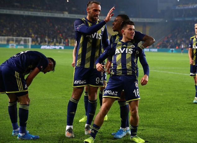                                                                 25 puanl Fenerbahe beinci srada, 23 puanl Galatasaray altnc ve 22 puanl Alanyaspor ise yedinci srada kendine yer buldu.                                                         