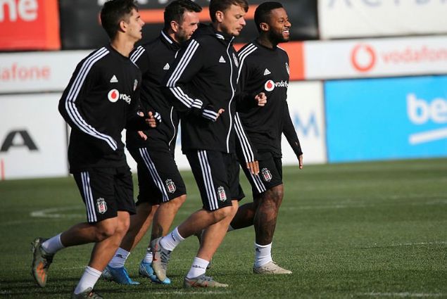                                                                 Gemi sezonlarda ara transfer dneminde yaplan ve lige damgasn vuran isimleri derledik.  <BR><BR>  te son 30 ylda lige damga vurmu devre aras transferleri...                                                         