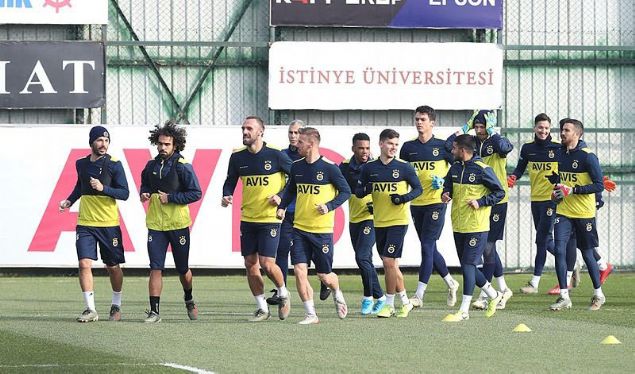                                                                 14. haftay geride braktmz Sper Lig'de birok takm zirve potasnda ok az puan farkyla sralanm durumda.                                                         