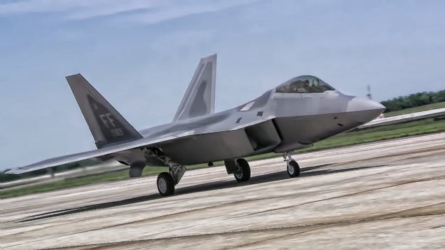 F-22'nin tasarm kombat yapdadr. Yani btn silahlar gvde iinde tanmakta ve gvde dnda hibir yk bulunmamaktadr.      