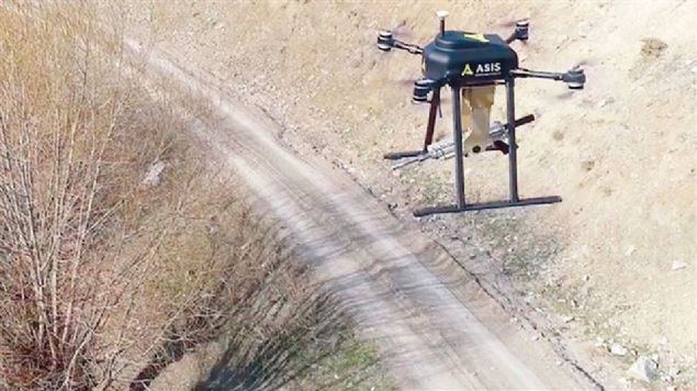 TEKL� VE �OKLU G�REV YAPAB�L�YOR   <br><br>    Songar, askeri ve g�venlik ama�l� her t�rl� operasyonda, g�nd�z ve gece etkin olarak kullan�lmak �zere geli�tirildi ve otomatik makineli t�fekle donat�ld�. 