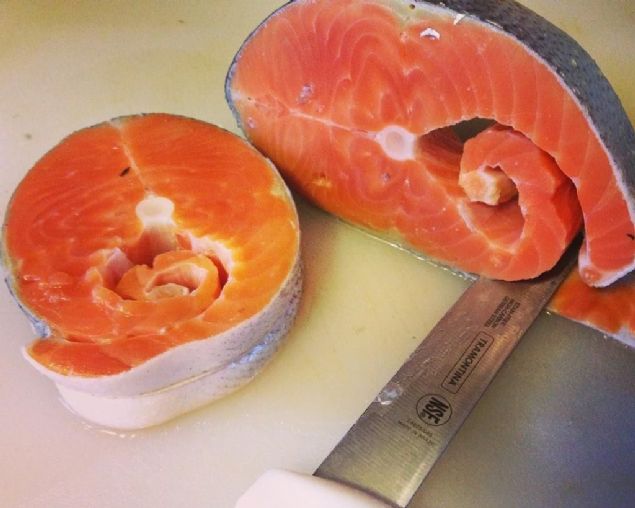                                                                     Bu ekilde kesilen baln ince kenarlarnn yanmasn nlemek iin baln kenarlarn i ksma toplayn.                                                          