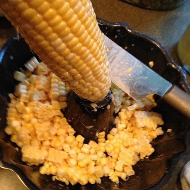                                                                 Parmaklarnz gvende tutmak iin msr koann kek kalbna yerletirin                                                        