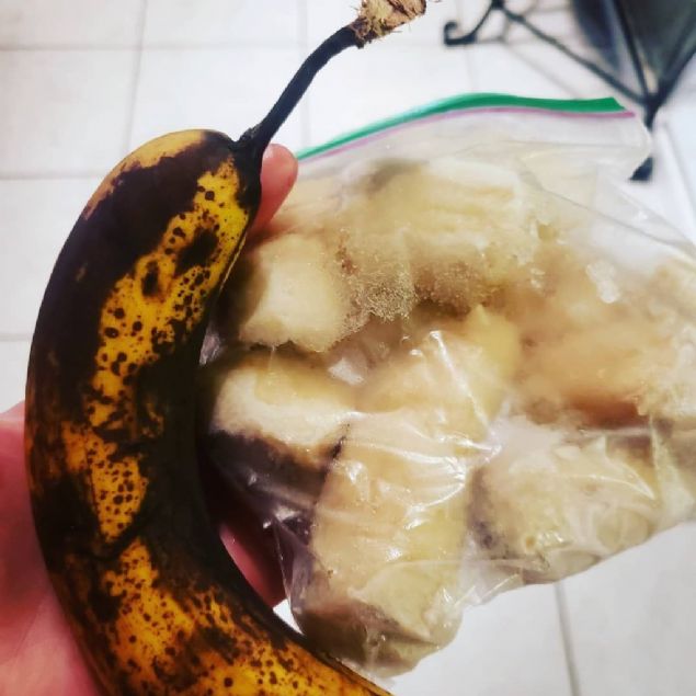                                                                     Kararm muzlar atmayn. Onlar biraz skn ve dondurucuya kaldrn. Olgunlam muzlar ar tatldr ve bu muzlar, dondurma yapmak iin idealdir.                                                          