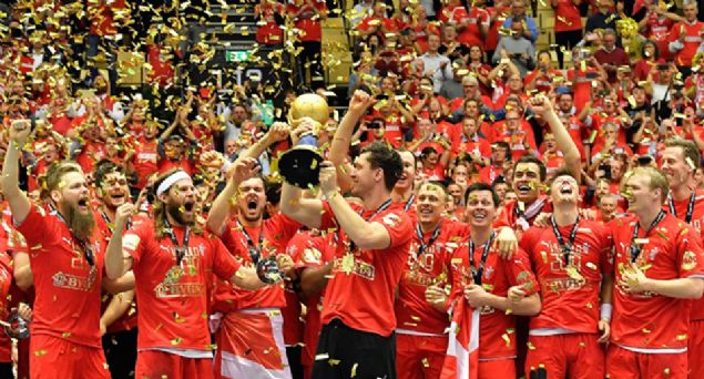                                                                 Hentbolda Danimarka dnya ampiyonu  <br><br>  2019 Dnya Erkekler Hentbol ampiyonas'nda Danimarka mutlu sona ulat.  <br>  Tarihinde 4 kez final oynayan Danimarka, finalde Norve'i 31-22 yenerek ilk ampiyonluunu elde etti. Gm madalyann sahibi Norve, ikinci finalinden de malubiyetle ayrld.                                                         