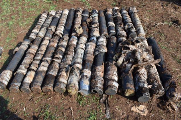 SEVK A�I G�VENL�K G��LER� TARAFINDAN SAPTANDI    G�venlik g��leri, �rg�t b�nyesinde �al��an sevk a��n�n, Suriye ve Irak'tan yurda sokulan patlay�c�lar�, Karacada� b�lgesinde topra�a g�m�p bekleterek, eylem talimat� geldikten sonra sald�r�n�n d�zenlenece�i kente g�t�rd��� saptand�. 