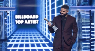 Billboard Mzik dlleri: Arya Stark'a teekkr eden Drake, rekor krd
