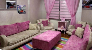 Mutfakta önlük giyip eşine yardım ediyor... Hayata 12 yıldır pembe bakıyor