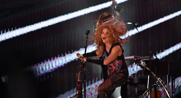Shakira danslarıyla İstanbul'u salladı