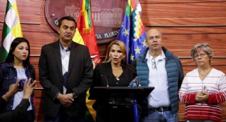 Bolivya'da son durum: Kendini başkan ilan etti!