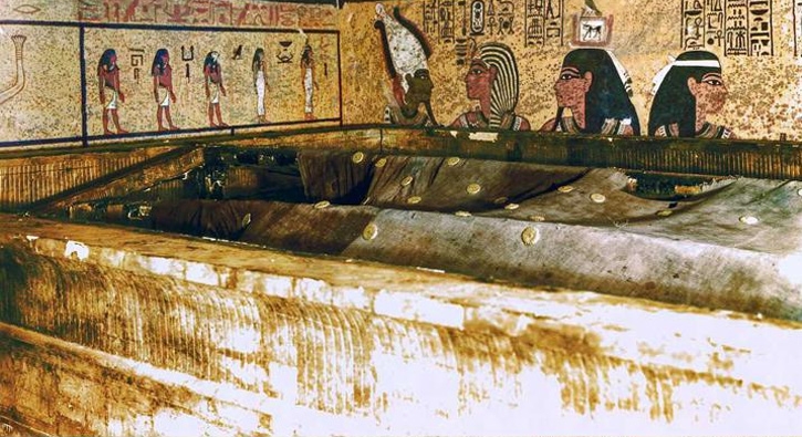 Firavun'un mezarına dokunan ölüyor