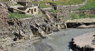 Yılın belli aylarında görünüyor, sular çekilince ortaya çıktı