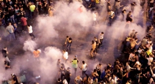 'WhatsApp vergisi' protestoları şiddetlendi! Çok sayıda yaralı var