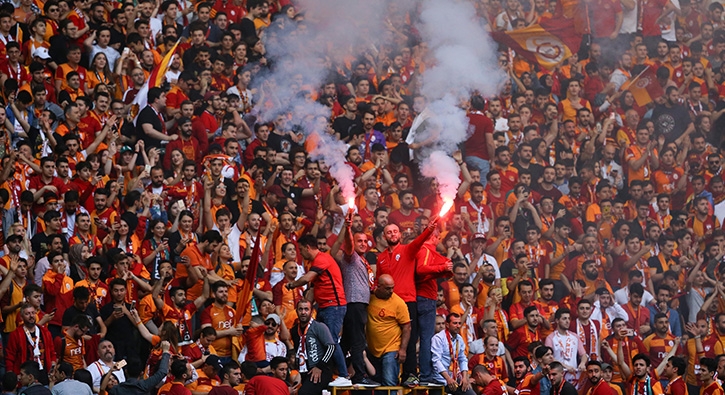 Galatasaray, 21. ampiyonluunu byk bir cokuyla kutlad 