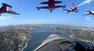 İstanbul'u böyle selamladılar... TEKNOFEST'te nefes kesen anlara bir de böyle bakın!