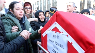 Eşi şehit binbaşıyı böyle uğurladı: Kahramanım benim