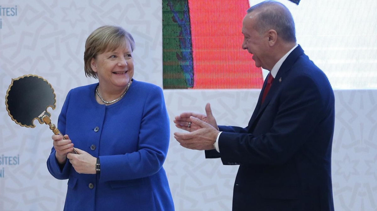 Başkan Erdoğan, Merkel'e el yapımı ayna hediye etti