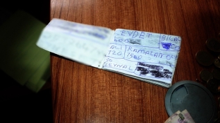 Dilencinin cebinden, borç verdiği kişilerin listesi çıktı