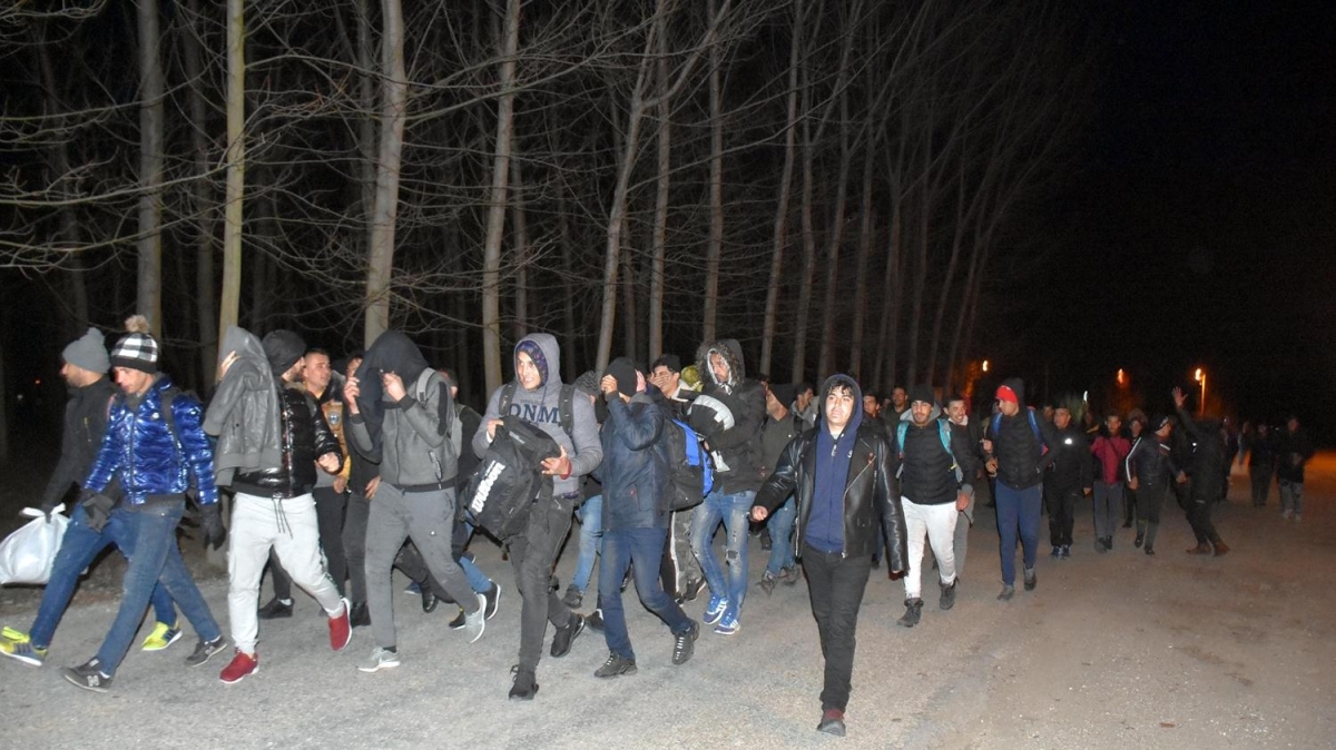 Mülteciler akın akın Avrupa sınırına ilerliyor