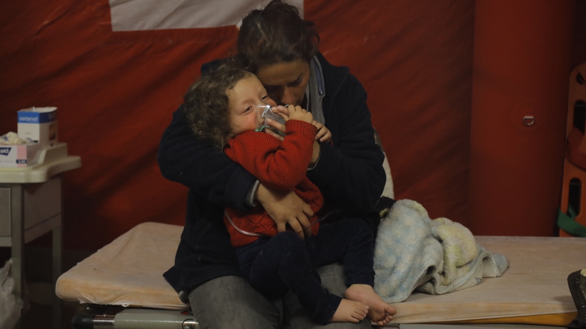 Sınırda üzücü görüntüler! Yunanistan sığınmacılara yine gaz bombalarıyla saldırdı