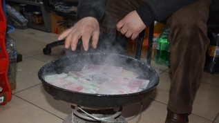 Ne yaptığını öğrenince gözlerinize inanamayacaksınız! Koronavirüse Karadeniz usulü çözüm