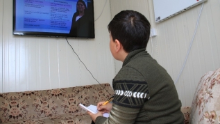Elazığlı depremzede öğrenciler, konteyner evlerinde derslerini işlemeye başladı