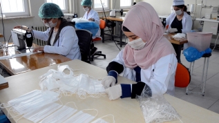 Meslek liseleri, pandemi ile mücadelede fabrika gibi çalışıyor