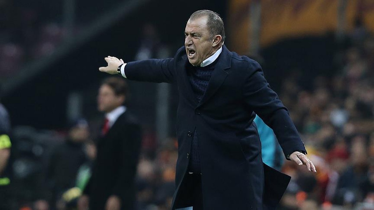 Galatasaray'da 4 futbolcu yolcu!