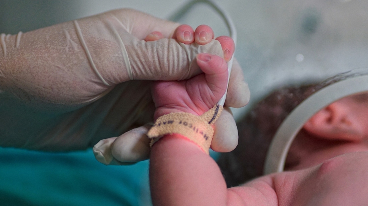 Tarihi hastanenin koridorlar pandemiye inat bebek sesiyle yanklanyor