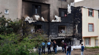 Avcılar'da korkutan yangın... Canlarını zor kurtardılar