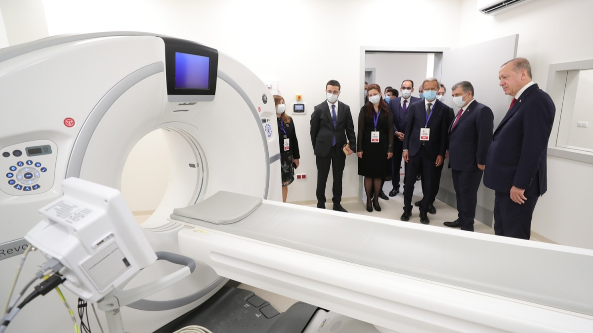 Başkan Erdoğan Prof. Dr. Feriha Öz Acil Durum Hastanesi'nde incelemelerde bulundu