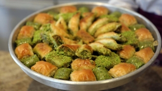 Tartışma yeniden başladı! Fıstıklı baklava mı cevizli baklava mı?