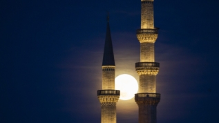 Dolunay eşsiz manzaralar oluşturdu