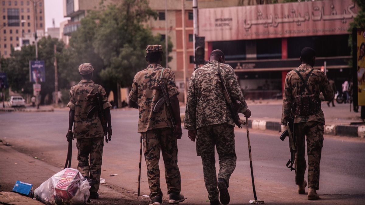 Sudan'da milyonluk gsteri! nlemler had safhada