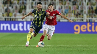 Mert Hakan'dan Emre Belözoğlu'na: 'Abi noluyor ya!'