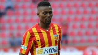 Mensah Galatasaray'la anlaştı