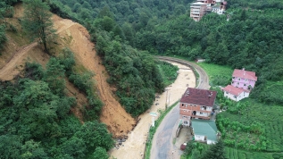 Ayder'den sonra Sürmene'de sel ve heyelan: Mahsur kalan 2 kişi kurtarıldı