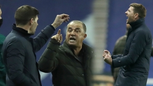 Fatih Terim'den kariyerinde bir ilk! Terim ile Gerrard arasında sert tartışma