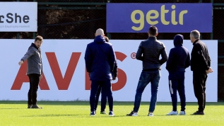 Derbi hezimeti sonrası Emre Belözoğlu'ndan takıma sert uyarı
