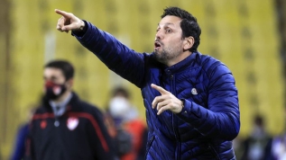 �Allah'�m ya rabbim, sen bana sab�r ver' Fenerbah�e'nin y�ld�z ismi Erol Bulut'a b�yle tepki g�sterdi