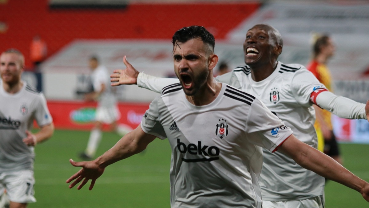 Ghezzal'den Beşiktaş'ı yıkan haber! 15 milyon euroluk teklif...